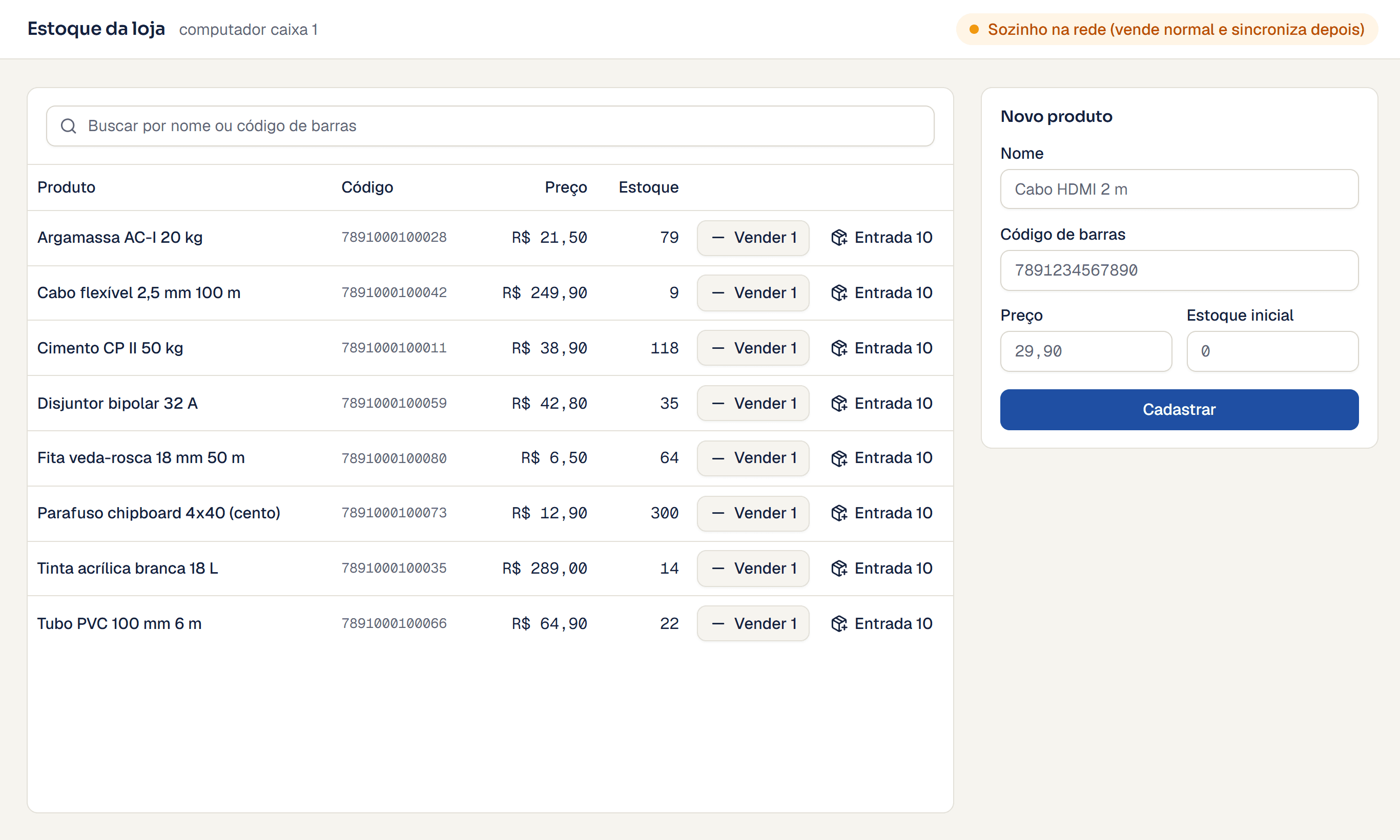 App do caixa no computador da loja: lista de produtos de material de construção com código de barras, preço e saldo de estoque, e o formulário de novo produto.